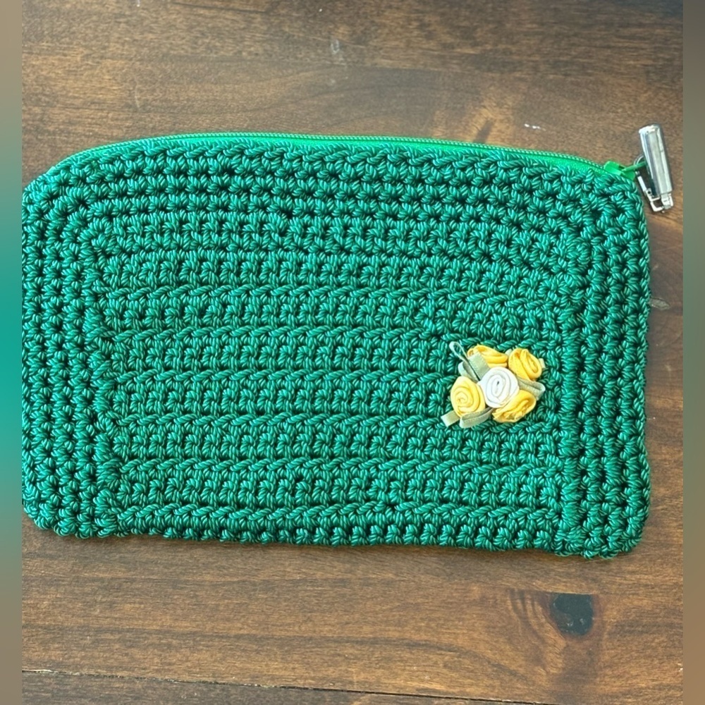 Crocheted Green Clutch Bag.  EUC 7.25”x4.5” | Makeup | Granny-core | Trendy.